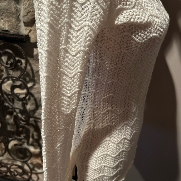 BLong Sleeve V-Neck Sweater with Sparkle - Picture 3 of 4